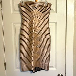BCBG MAXAZRIA Elegant strapless dress.
